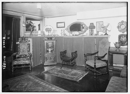Boone [living room