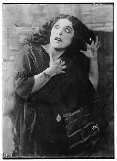 Farrar in "Navarraise"