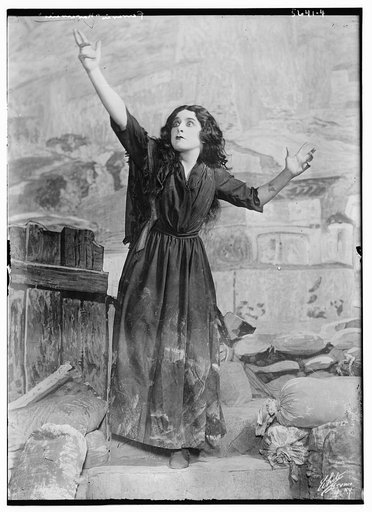 Farrar in "Navarrani"