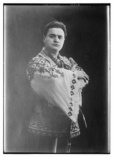 "Gioconoia" played by Gigli