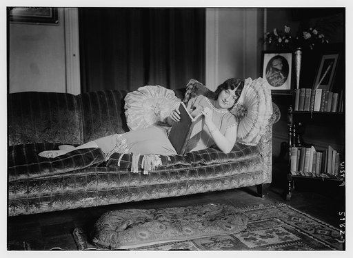 Fitziu [reclining on sofa