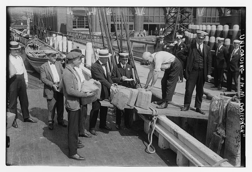 Unloading M.M. GARDNER