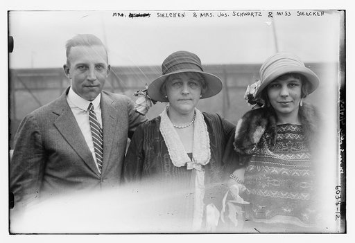 Mrs. Sielcken & Mrs. Jos. Schwartz & Miss Sielcken