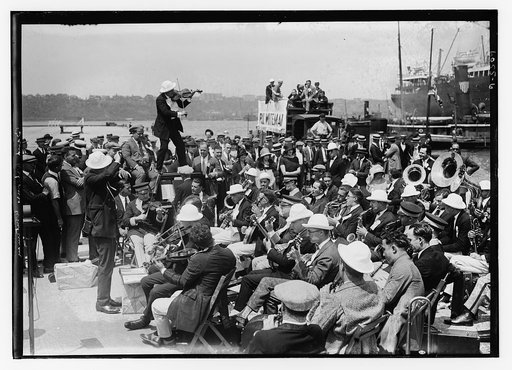Whiteman welcomed by band