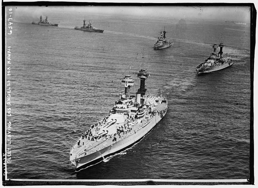 Fleet leaving Los Angeles for Hawaii