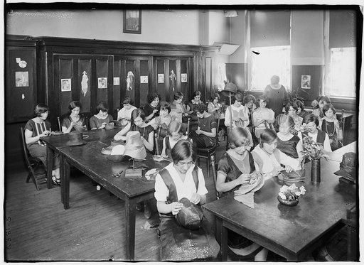 Girl's designing class] Millinery