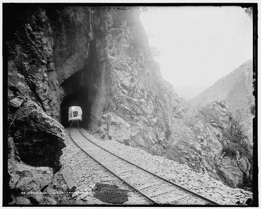 Inside Tunnel 4, Temasopa Canon [i.e. Tamasopo Canyon