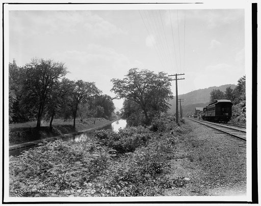 Approaching Hunlochs [i.e., Hunlock], Pa.