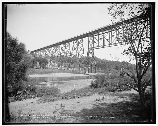 Steel viaduct over Des Moines River, Iowa, C. & N.W. Ry. [i.e. Chicago & North Western Railway