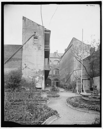 Old French court yard, New Orleans, La.
