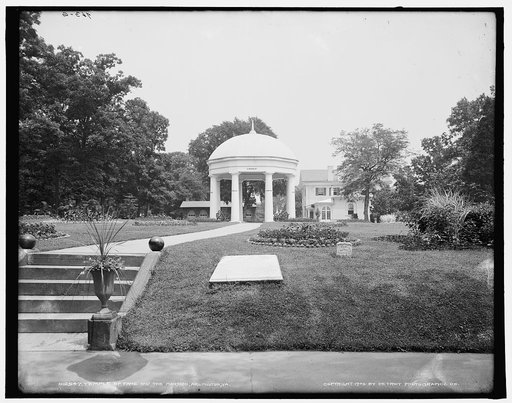 Temple of Fame and the mansion [Arlington House], Arlington, Va.