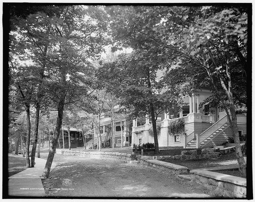 Cottages at Harbor Point, Mich.
