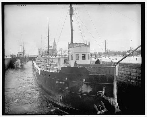 Str. Queen City in Poe Lock, Sault Ste. Marie