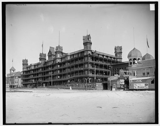 Old Orchard, Me., Hotel Velvet from beach