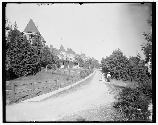 Mackinac Island, Mich., Hotel Avenue, west end