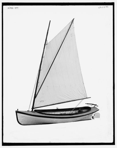 Sixteen-foot, combination power-sail launch