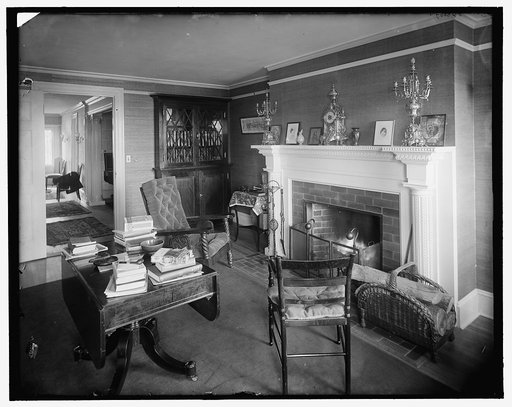 New York City, interior E 2 (living room)