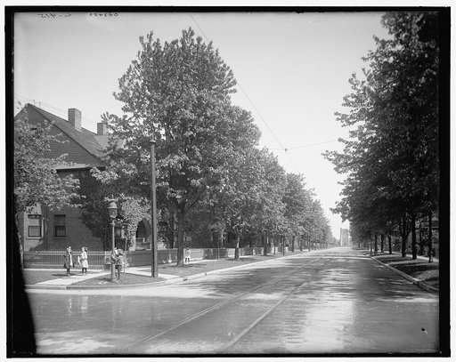 Walkerville, Ont., Devonshire Road, looking south