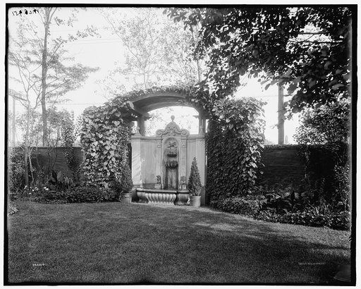 Detroit, Mich., Franklin H. Walker residence, fountain