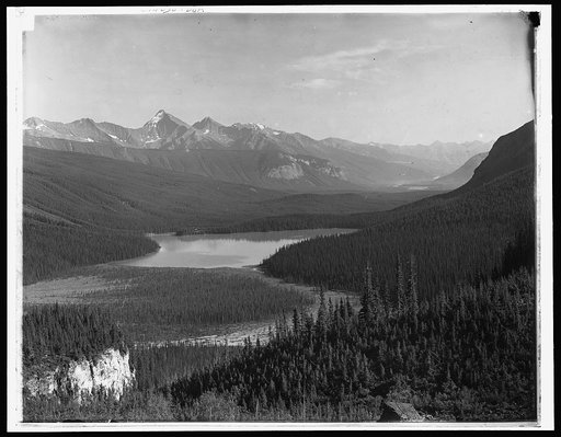 Yoho Park Reserve, B.C., Canada, Van Horn Range & Emerald Lake