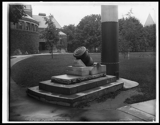 Memorial to University of Michigan men who fought inSpanish War