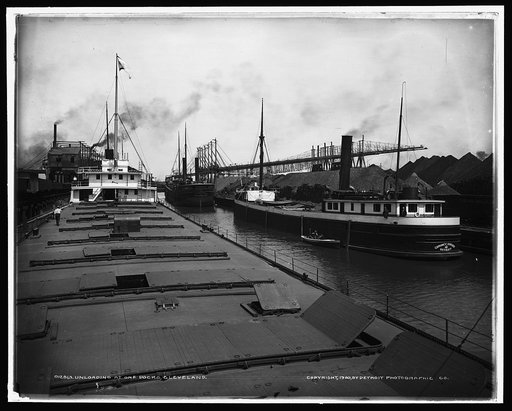 Unloading at ore docks, Cleveland, O[hio