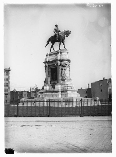Robert E. Lee monument, Richmond, Va.