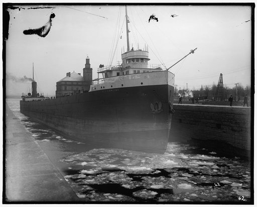 Freighter E.J. Earling in the locks