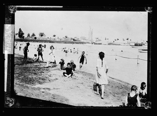 Beach & river front, Detroit