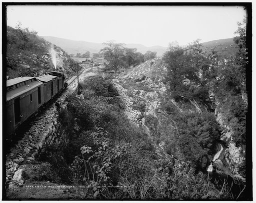 Falls below Canoas