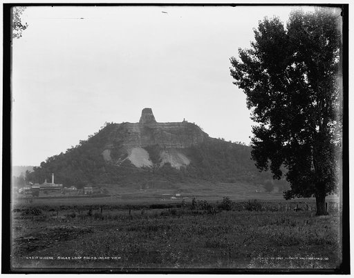 Winona, Sugar Loaf Rocks, near view