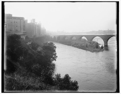 Minneapolis, view from across river