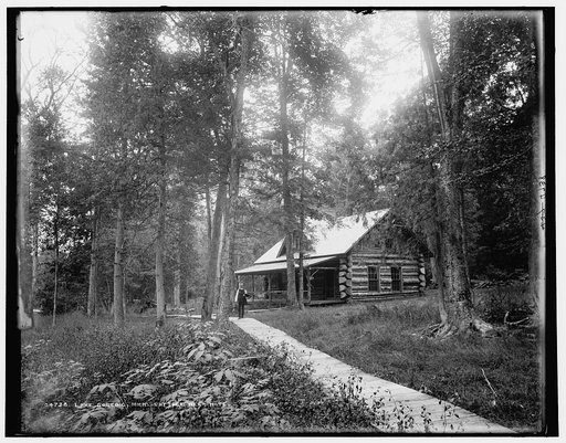 Lake Gogebic, Mich., cottage near hotel