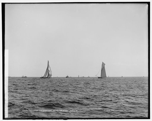 Columbia and Shamrock after the start