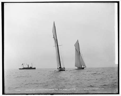 Columbia and Shamrock I maneuvering for the start