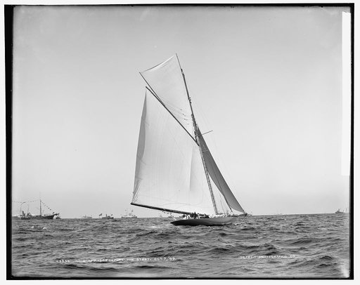 Shamrock I before the start