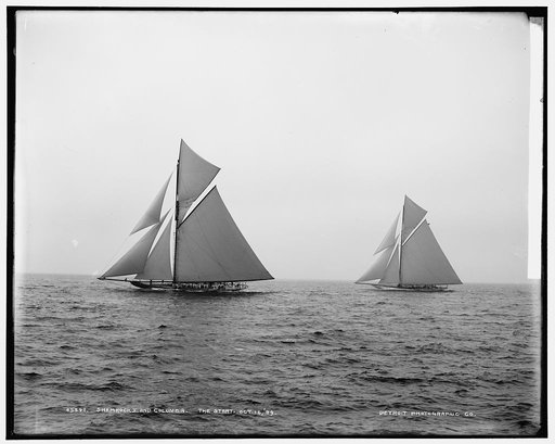 Shamrock I and Columbia at the start