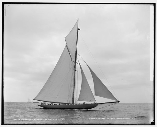 Shamrock I before the start