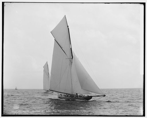 Columbia and Shamrock I maneuvering before the start