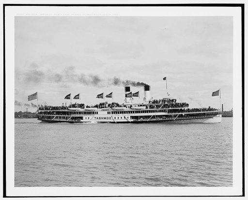 Steamer Tashmoo, Dewey Naval Parade, Detroit River