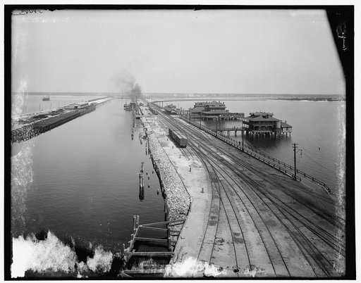 Tampa Inn and docks, Tampa, Fla.