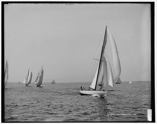 Start of the sloops, 46-footers, Aug. 10, 1900, N.Y.Y.C. cruise