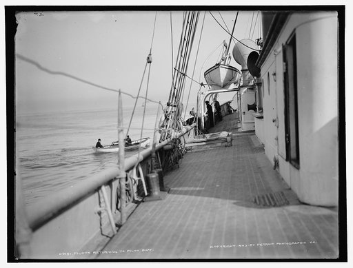 Pilots returning to pilot boat