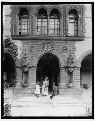 Ladies entrance, Ponce de Leon