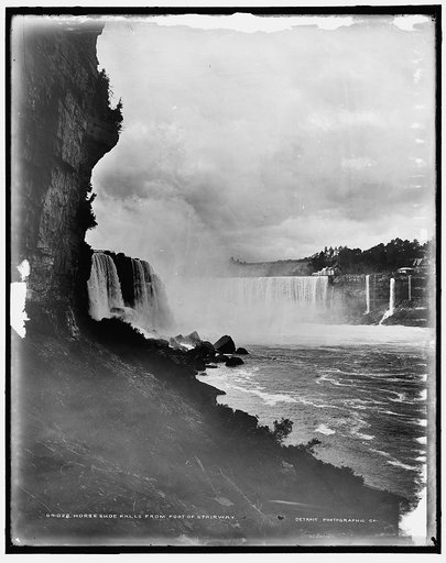 Horseshoe Falls from foot of stairway