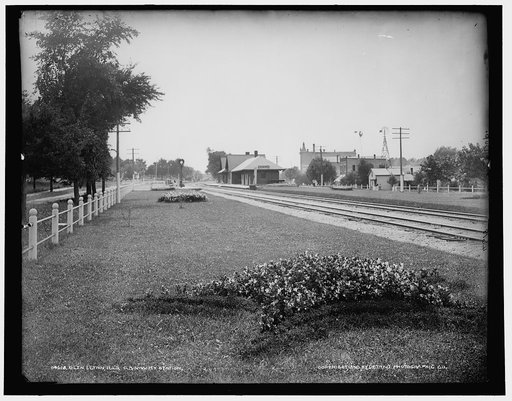 Glen Elynn [i.e. Ellyn], Ill.'s C & N.W. Ry. station