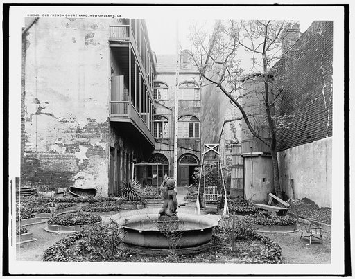 Old French court yard, New Orleans, La.