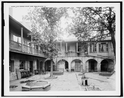 Old French court yard, New Orleans, La.