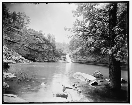 Lulah Lake on Lookout Mountain