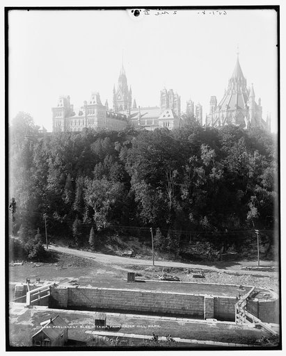 Parliament B'lg's, Ottawa, from Manor [i.e. Major's] Hill Park